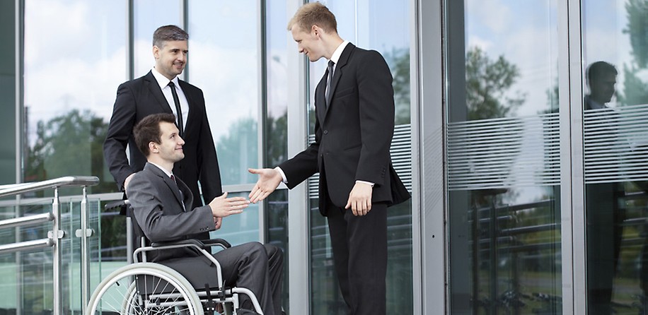 Rollstuhl Behinderung Integration Inklusion Mitarbeiter
