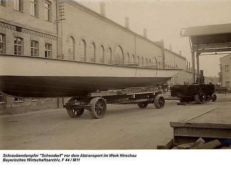  Der Schraubendampfer „Schondorf“ vor dem Abtransport in der Münch-ner Maffei-Fabrik, 1909. (Foto: BWA)