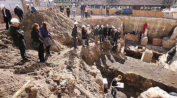 Archäologische Funde auf der Baustelle zum Haus der Wirtschaft: Besiedlungsspuren aus dem 9. Jahrhundert