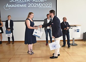 Abschlussveranstaltung Sch?ller-Azubi-Akademie 2022 - Bild 19