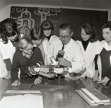 Weibliche Lehrlinge bei Krauss-Maffei, um 1965‎(Foto: BWA)