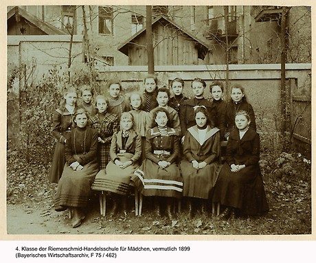 Vierte Klasse der Riemerschmid-Handelsschule, ca. 1899.