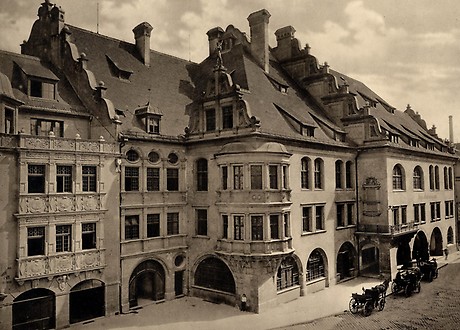 Der Neubau des Münchner Hofbräuhauses, um 1900.(Foto: BWA)