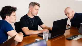 Florian Kelm, Lukas Beck und Marco Böhm (v. l.) von der Bluebranch GmbH in Fürth.
