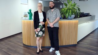 Daniela Bock (links), Gründerin der Grosser-Seeger & Partner Landschaftsarchitekt, Stadtplaner und Bauingenieur mbB in Nürnberg, mit ihrem Sohn und designiertem Nachfolger Julian Grosser (rechts).