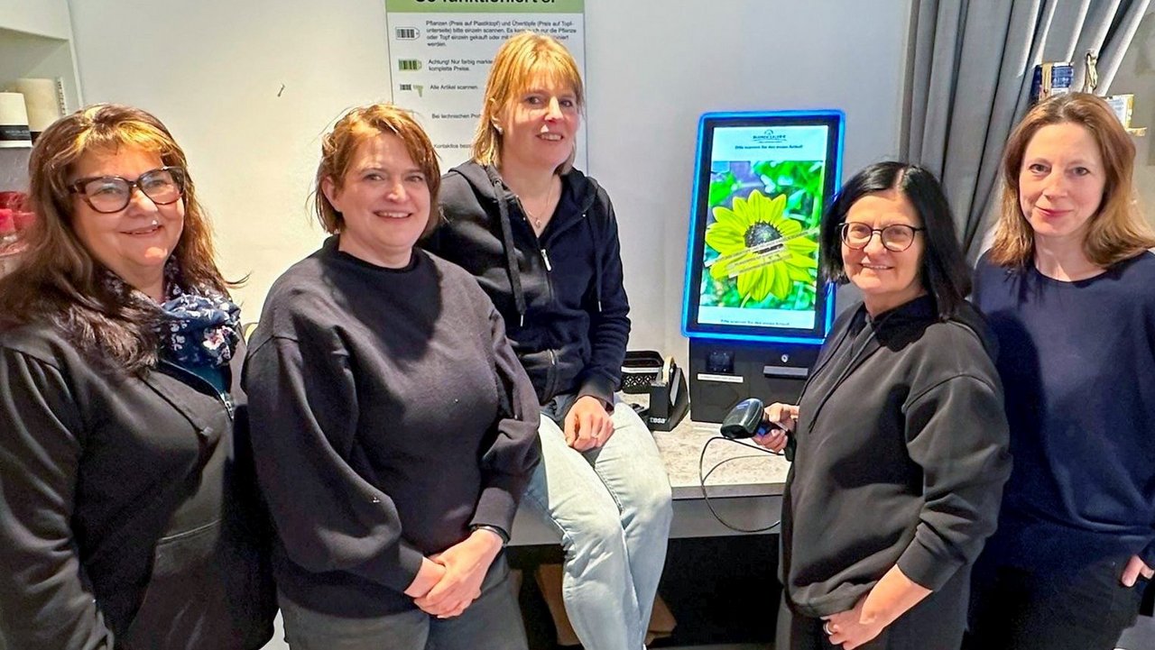 Beate Matthäus (2. von rechts), Inhaberin der Blumengalerie Matthäus in Herzogenaurach, mit ihrem Team.