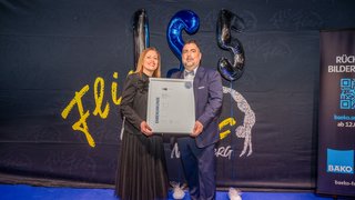 Dr. Maike Müller-Klier, Leiterin der IHK-Geschäftsstelle Fürth, mit Neal Bauer, dem Vorstandsvorsitzenden der Bäko Franken Oberbayern-Nord eG mit Sitz in Langenzenn.