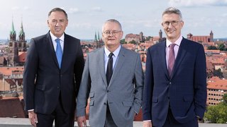 Die Universa-Vorstände: Werner Gremmelmaier, Vorstandsvorsitzender Michael Baulig und Frank Sievert (v. l.).